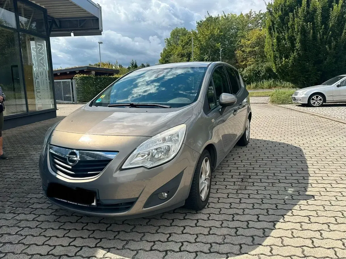 Gebraucht Opel Meriva Edition 140 PS (102 kW) 2011 Van / Kleinbus