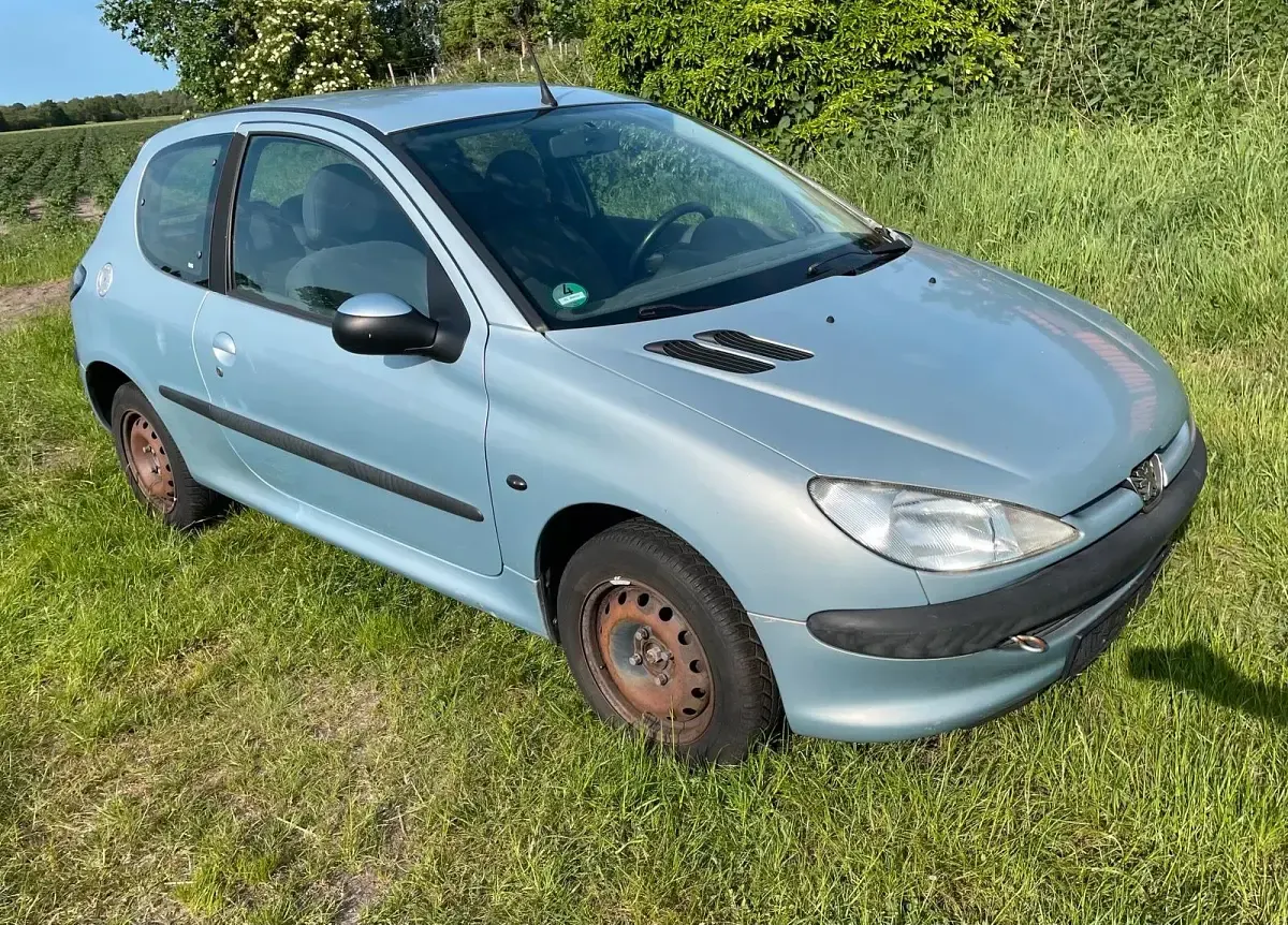 Gebraucht Peugeot 206 60 PS (44 kW) 2001 Silber Kleinwagen