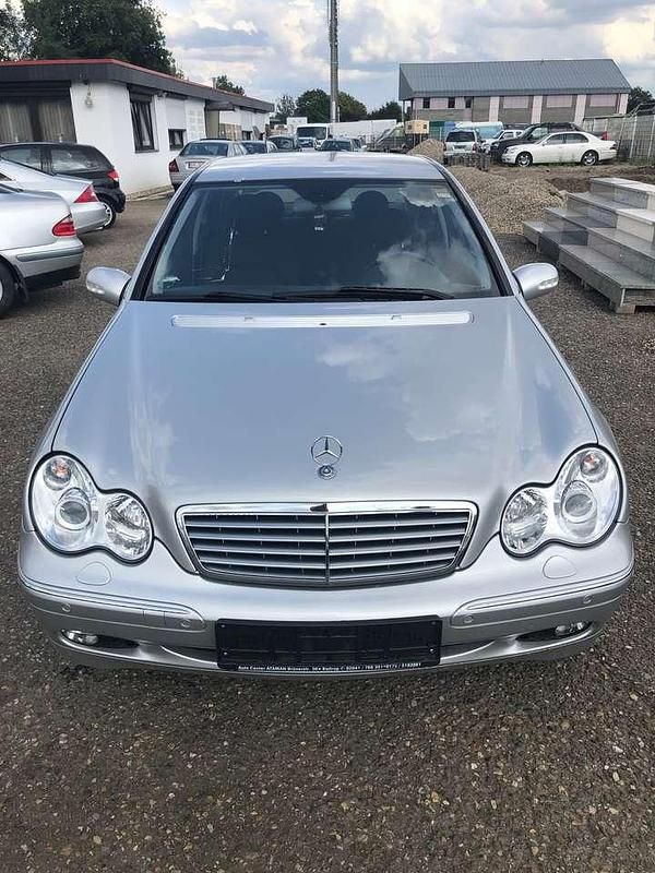 Silber Gebraucht 2003 Mercedes C240 Elegance Limousine | 7.950 € (Teuer) - Bild 1/4