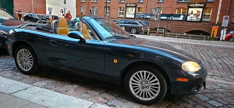 Second-hand Mazda MX5 110 CP (80 kW) 2005 Verde Cabrio