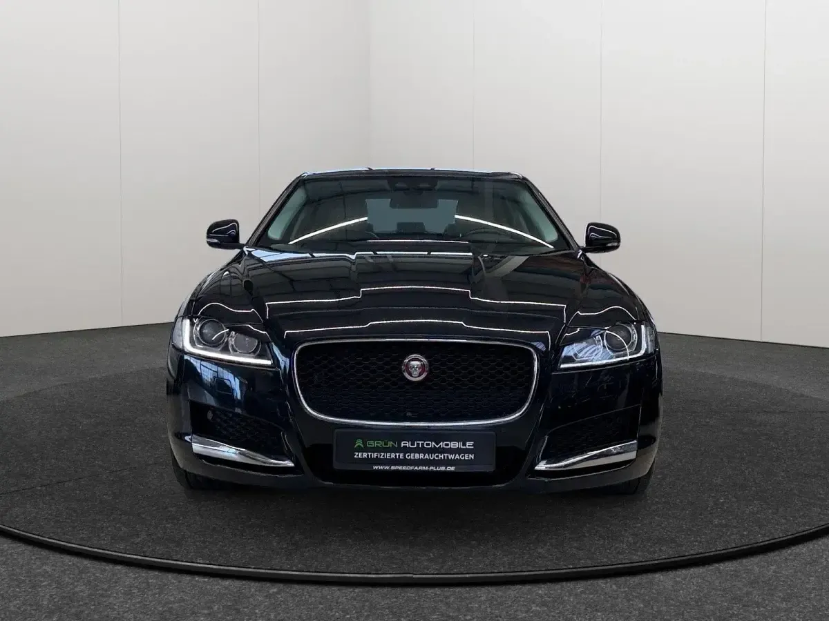 Gebraucht Jaguar XF Prestige 179 PS (131 kW) 2015 Schwarz Limousine