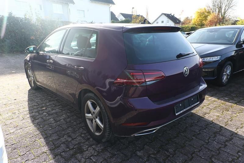 Gebraucht VW Golf Highline 150 PS (110 kW) 2017 Violett touch pearl Limousine