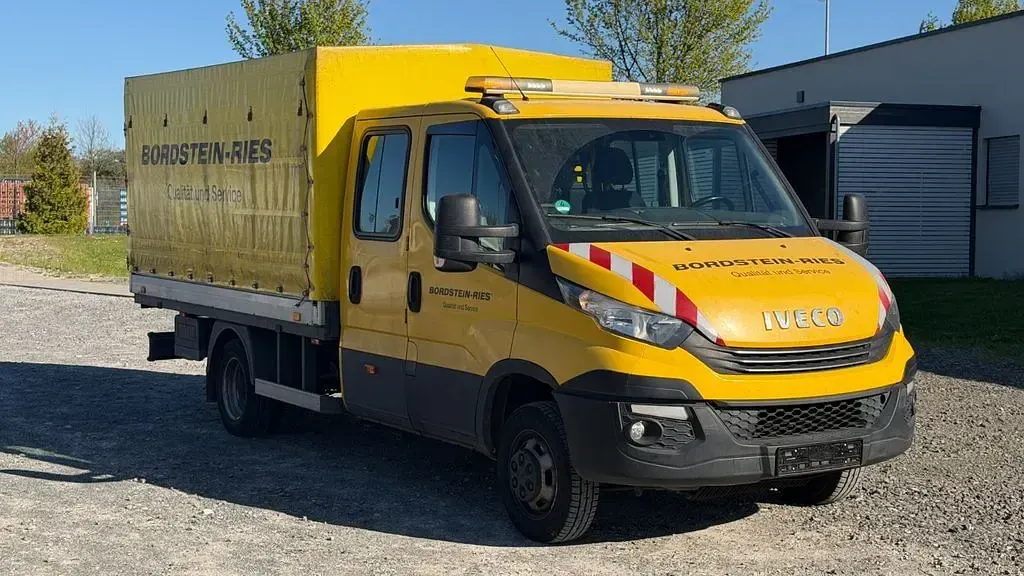 Second-hand Iveco Daily 179 CP (131 kW) 2017 Galben Berlinǎ