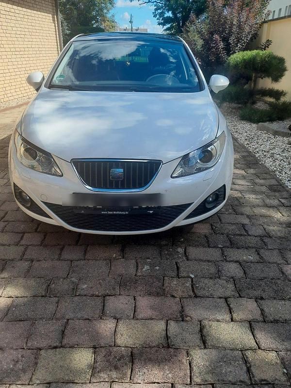 Weiß Gebraucht 2010 Seat Ibiza ST Ecomotive Kombi | 3.899 € (Fairer Preis) - Bild 1/4