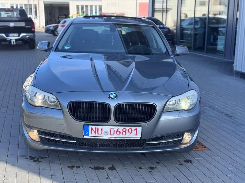 Gebraucht BMW 520 Sport Line 184 PS (135 kW) 2011 Grau Limousine