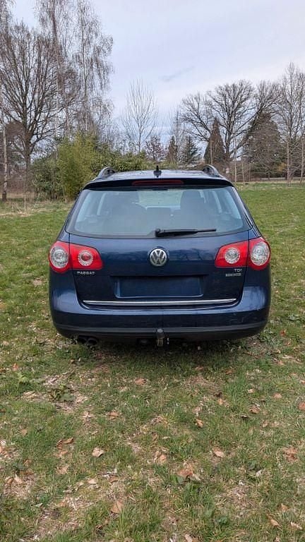 Gebraucht VW Passat 143 PS (105 kW) 2010 Blau Kombi