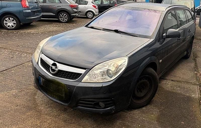 Grau Gebraucht 2005 Opel Vectra Kombi | 690 € (Superpreis) - Bild 1/4