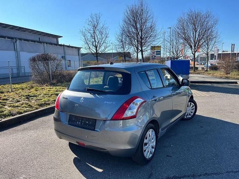 Gebraucht Suzuki Swift Club 75 PS (55 kW) 2013 Grau Kleinwagen