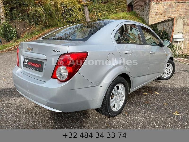 Gebraucht Chevrolet Aveo 95 PS (69 kW) 2012 Silber Limousine