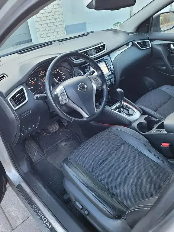 Gebraucht Nissan Qashqai Tekna 131 PS (96 kW) 2016 Silber SUV