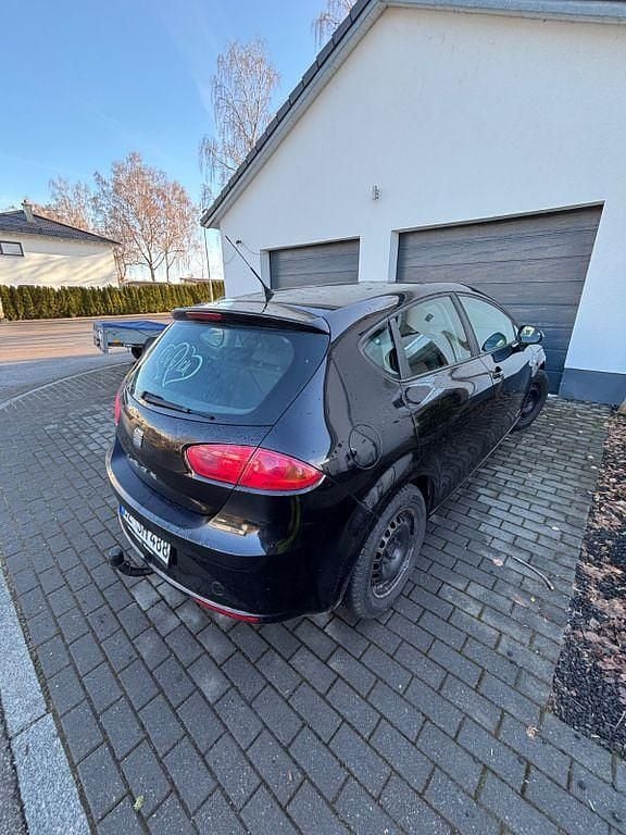 Schwarz Gebraucht 2012 Seat Leon Ecomotive Limousine | 4.800 € (Guter Preis) - Bild 1/4
