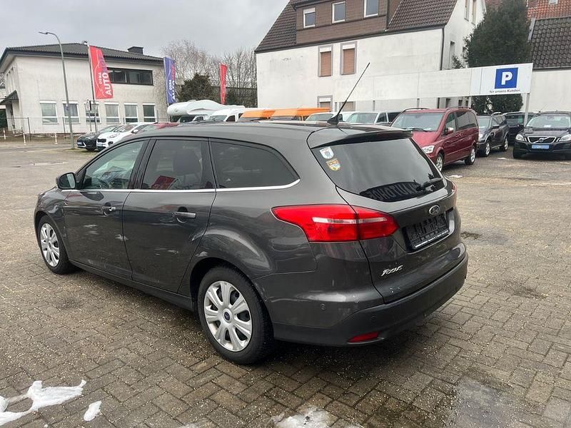 Gebraucht Ford Focus Titanium 120 PS (88 kW) 2015 Braun Kombi