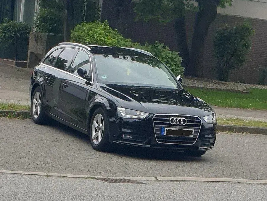 Gebraucht Audi A4 Attraction 136 PS (100 kW) 2012 Schwarz Kombi
