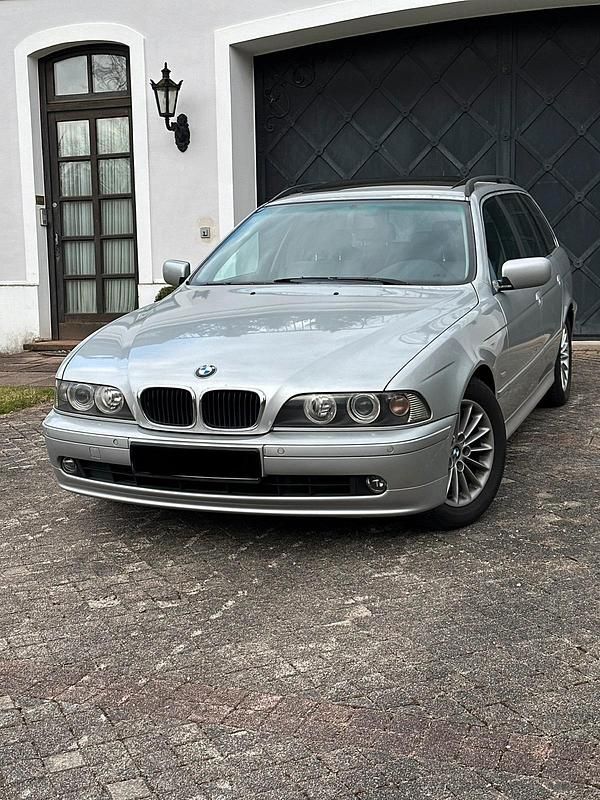 Gebraucht BMW 530 193 PS (141 kW) 2003 Silber Kombi