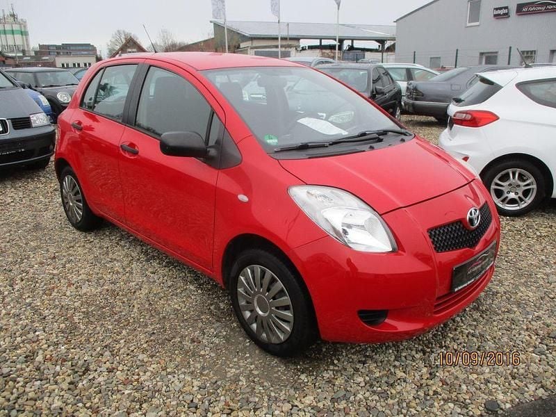 Gebraucht Toyota Yaris Cool 69 PS (50 kW) 2008 Rot Kleinwagen