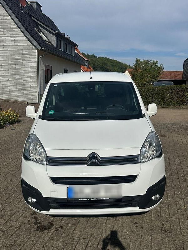 Weiß Gebraucht 2015 Citroën Berlingo SELECTION Van / Kleinbus | 6.000 € (Guter Preis) - Bild 1/4
