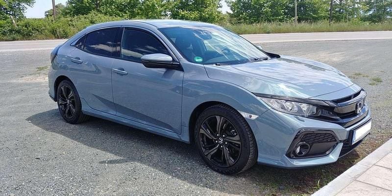 Silber Gebraucht 2018 Honda Civic Elegance Kombi | 18.000 € (Teuer) - Bild 1/4