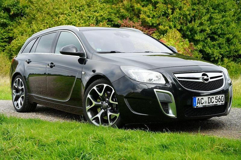 Schwarz Gebraucht 2011 Opel Insignia OPC Kombi | 9.940 € (Etwas zu teuer) - Bild 1/4
