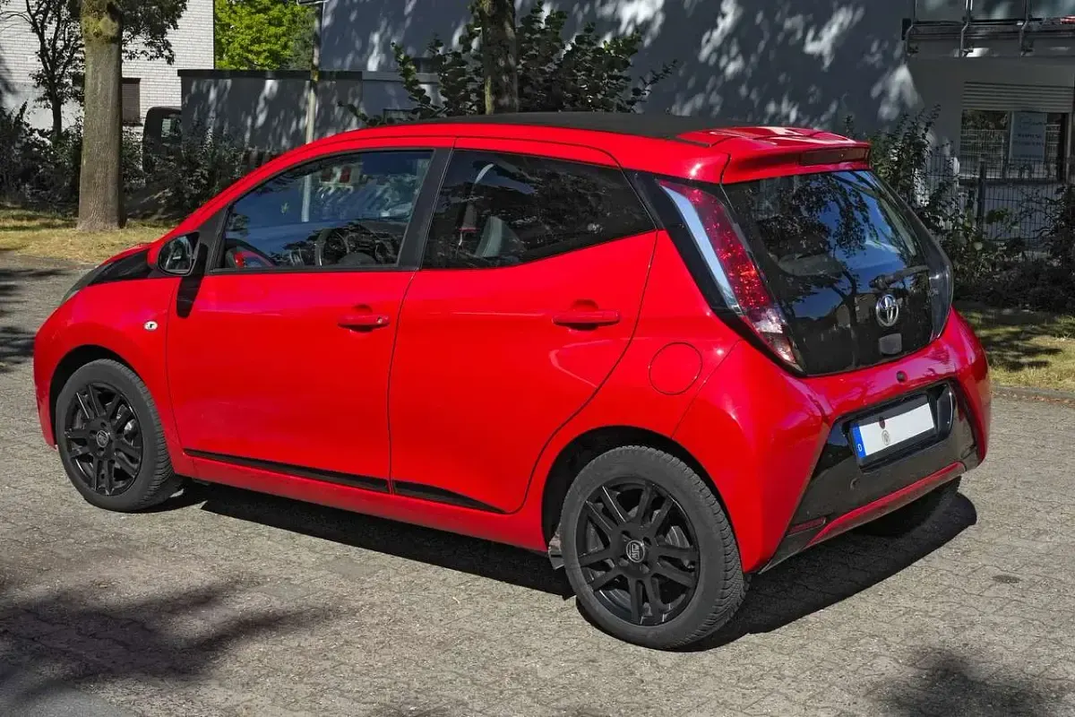Gebraucht Toyota Aygo X-wave 69 PS (50 kW) 2015 Rot Kleinwagen