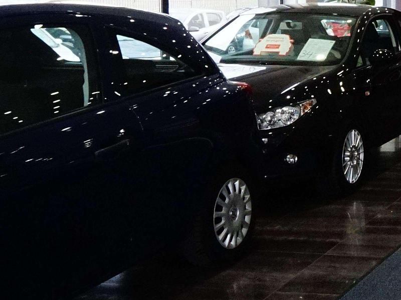 Grau Gebraucht 2013 Mercedes E200 Kombi | 14.399 € - Bild 1/1