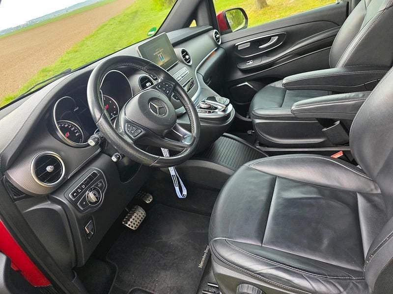 Gebraucht Mercedes V250 190 PS (139 kW) 2016 Rot Van / Kleinbus