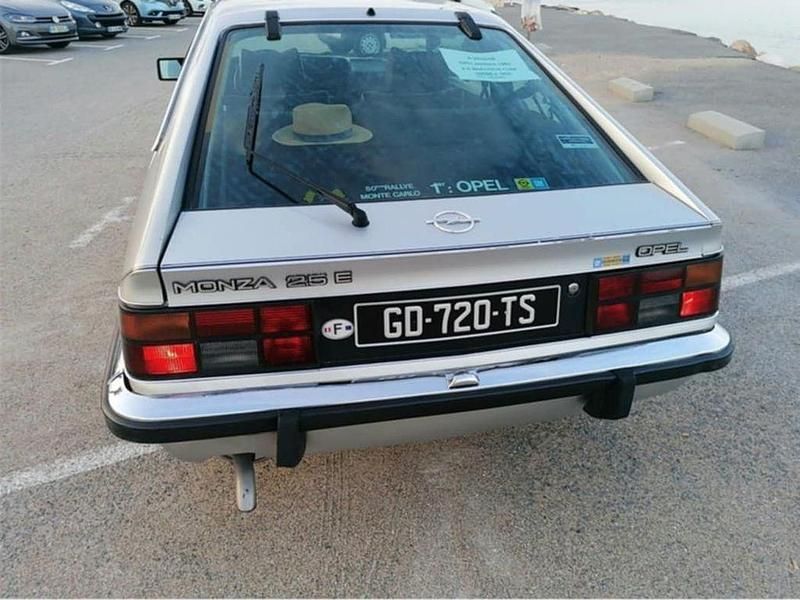 Silber Gebraucht 1982 Opel Senator | 6.500 € - Bild 1/4