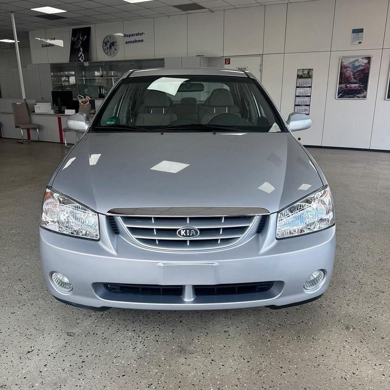 Gebraucht Kia Cerato 143 PS (105 kW) 2004 Silber Limousine