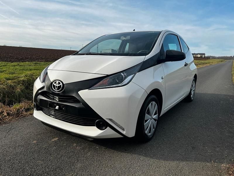 Weiß Gebraucht 2016 Toyota Aygo Kleinwagen | 4.890 € (Fairer Preis) - Bild 1/4