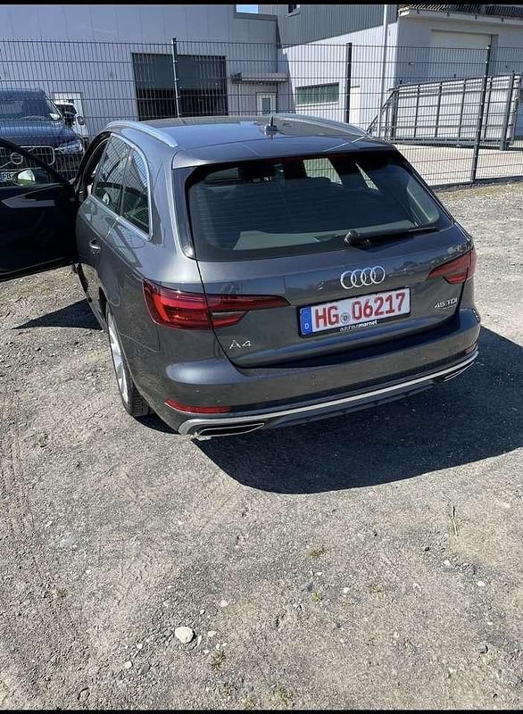 Gebraucht Audi A4 S-Line 231 PS (169 kW) 2019 Grau Kombi