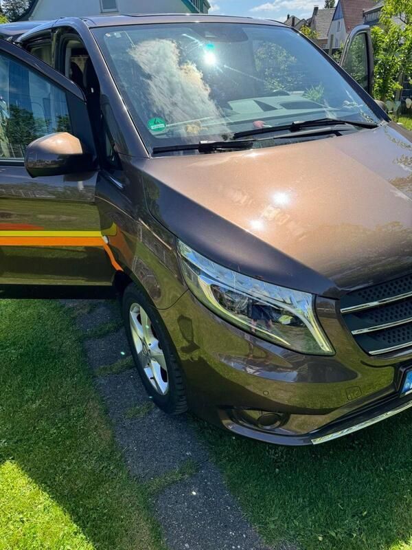 Braun Gebraucht 2018 Mercedes Vito Van / Kleinbus | 25.000 € (Teuer) - Bild 1/4