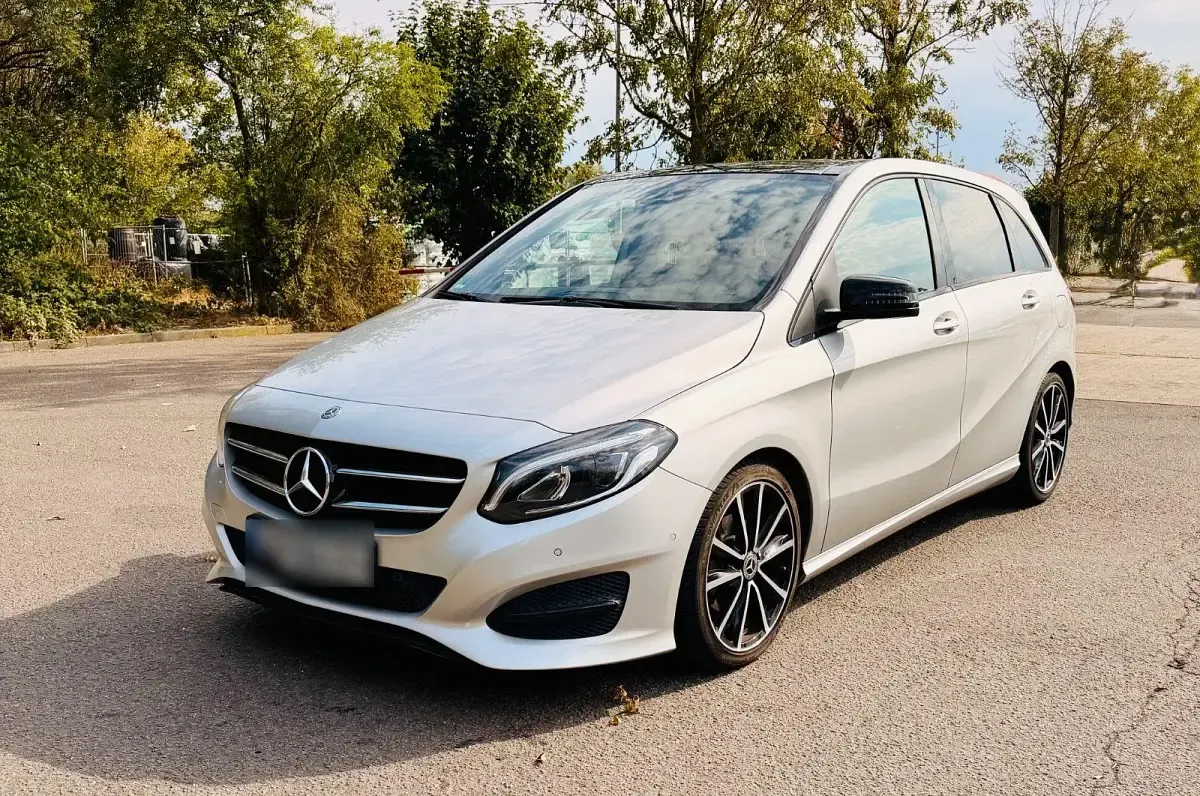 Gebraucht Mercedes B200 Urban 136 PS (100 kW) 2018 Silber Kleinwagen