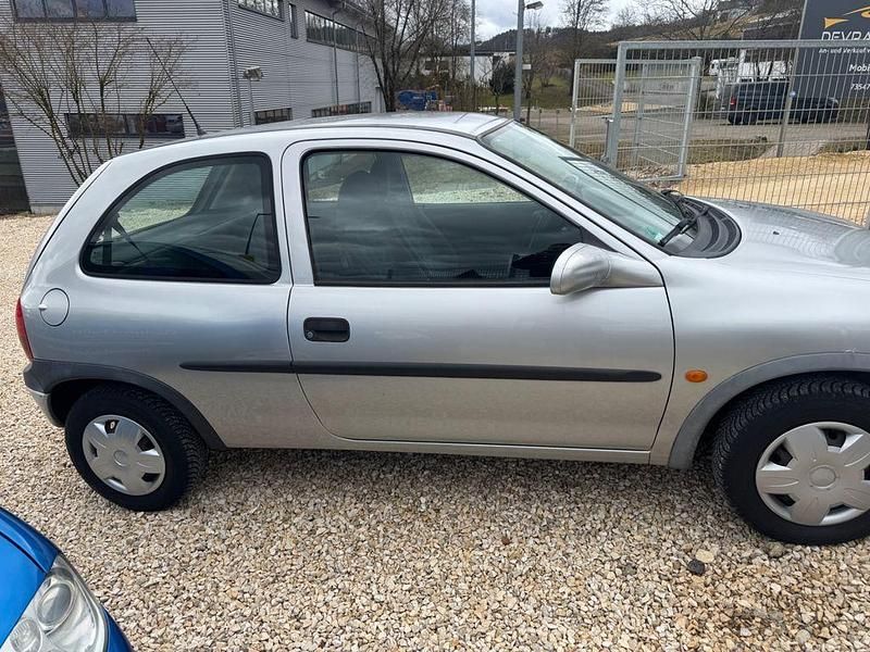 Gebraucht Opel Corsa 54 PS (39 kW) 2000 Silber Limousine