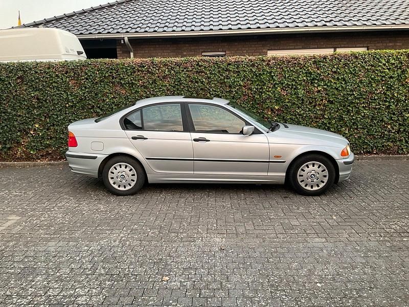 Silber Gebraucht 1999 BMW 318 Limousine | 2.800 € (Fairer Preis) - Bild 1/4