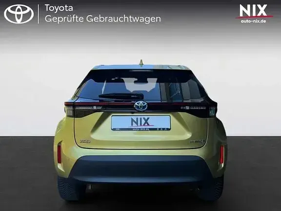 Gebraucht Toyota Yaris Elegant 116 PS (85 kW) 2023 Warm gold metallic Kleinwagen