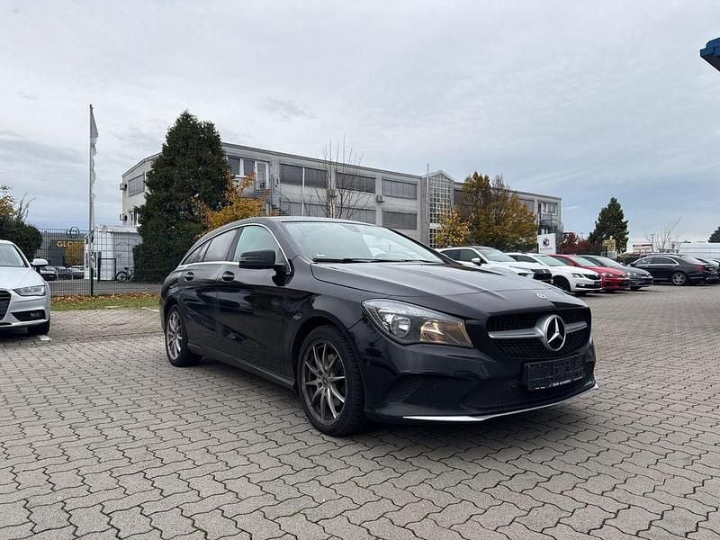 Schwarz Gebraucht 2018 Mercedes CLA220 Shooting Brake Kombi | 6.390 € (Fairer Preis) - Bild 1/4
