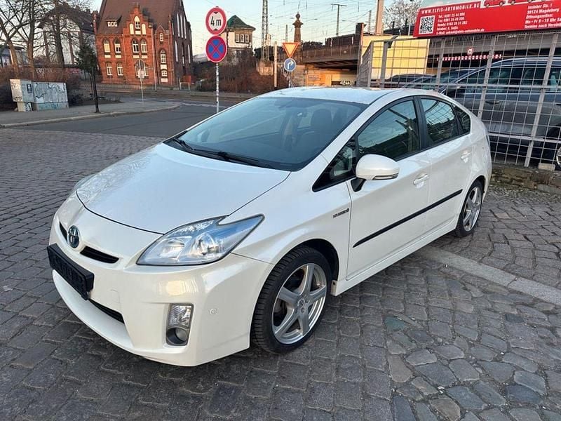Gebraucht Toyota Prius Life 99 PS (72 kW) 2010 Weiß Kleinwagen