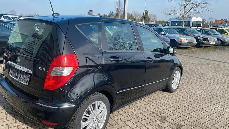 Gebraucht Mercedes A180 Elegance 109 PS (80 kW) 2008 Kosmosschwarz  metalliclack Limousine