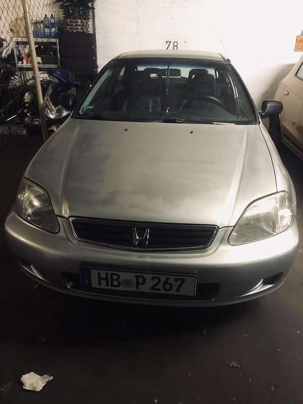 Second-hand Honda Civic 75 CP (55 kW) 2000 Berlinǎ