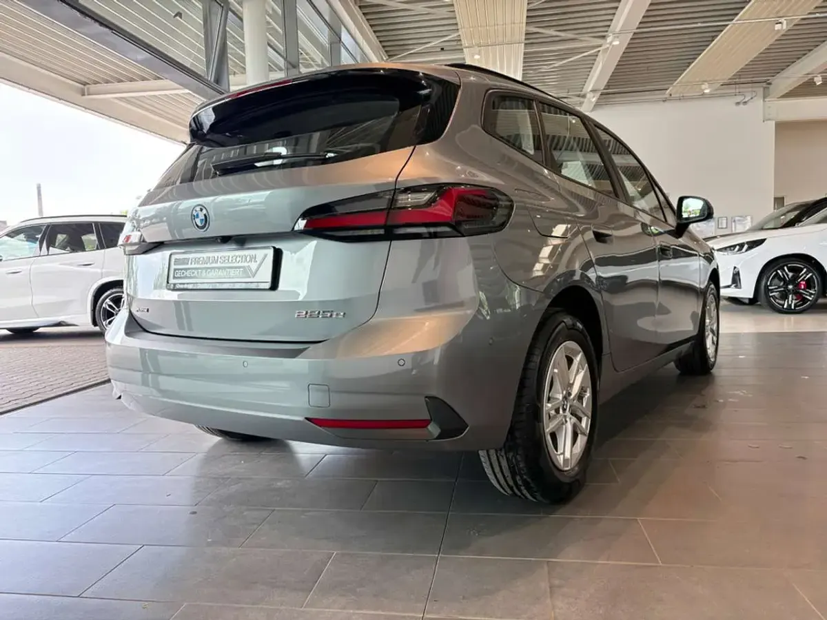 Gebraucht BMW 225 Active Tourer 245 PS (180 kW) 2024 Skyscraper grau metallic Van / Kleinbus