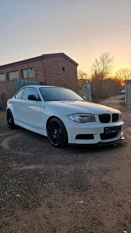 Weiß Gebraucht 2013 BMW 135 Coupé Coupé | 20.500 € (Superpreis) - Bild 1/4