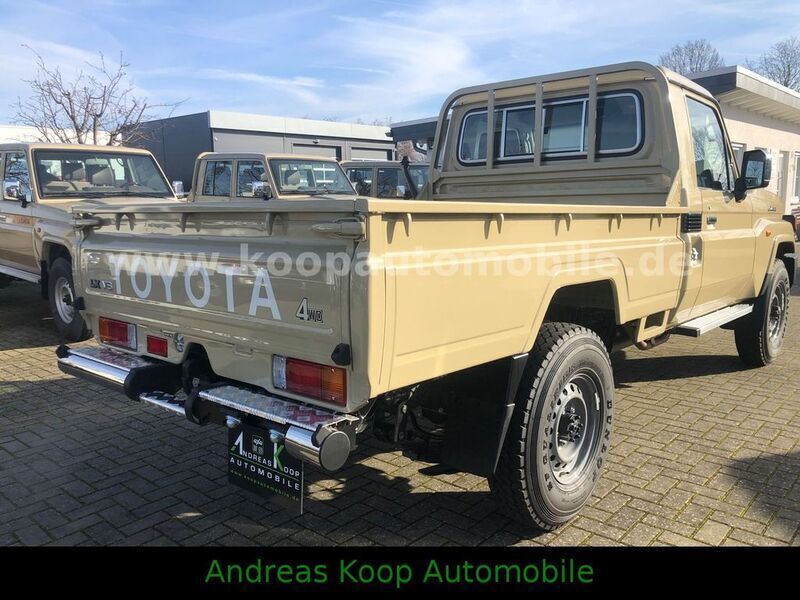Gebraucht Toyota Land Cruiser 231 PS (169 kW) 2024 Beige SUV