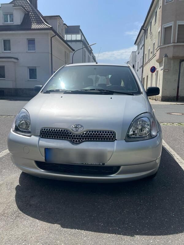 Silber Gebraucht 2002 Toyota Yaris Kleinwagen | 1.800 € (Teuer) - Bild 1/4