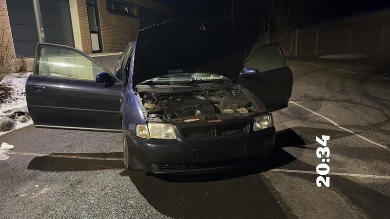 Blau Gebraucht 2000 Audi A3 Kleinwagen | 850 € (Guter Preis) - Bild 1/4