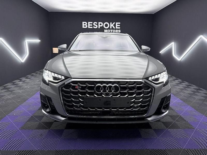 Neu Audi S8 571 PS (419 kW) 2025 Grau Limousine