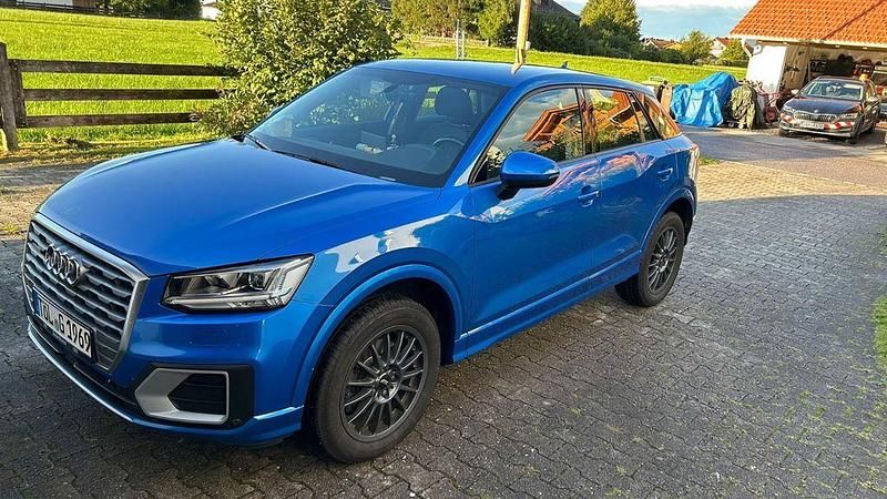 Blau Gebraucht 2017 Audi Q2 SUV | 18.990 € (Fairer Preis) - Bild 1/4
