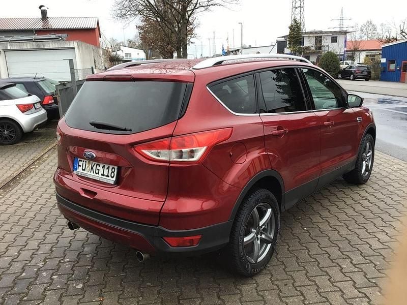Gebraucht Ford Kuga Trend 150 PS (110 kW) 2015 Rot (metallic) SUV