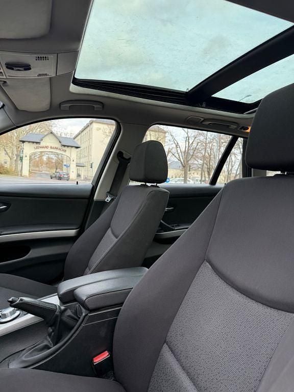 Gebraucht BMW 320 150 PS (110 kW) 2006 Schwarz Kombi