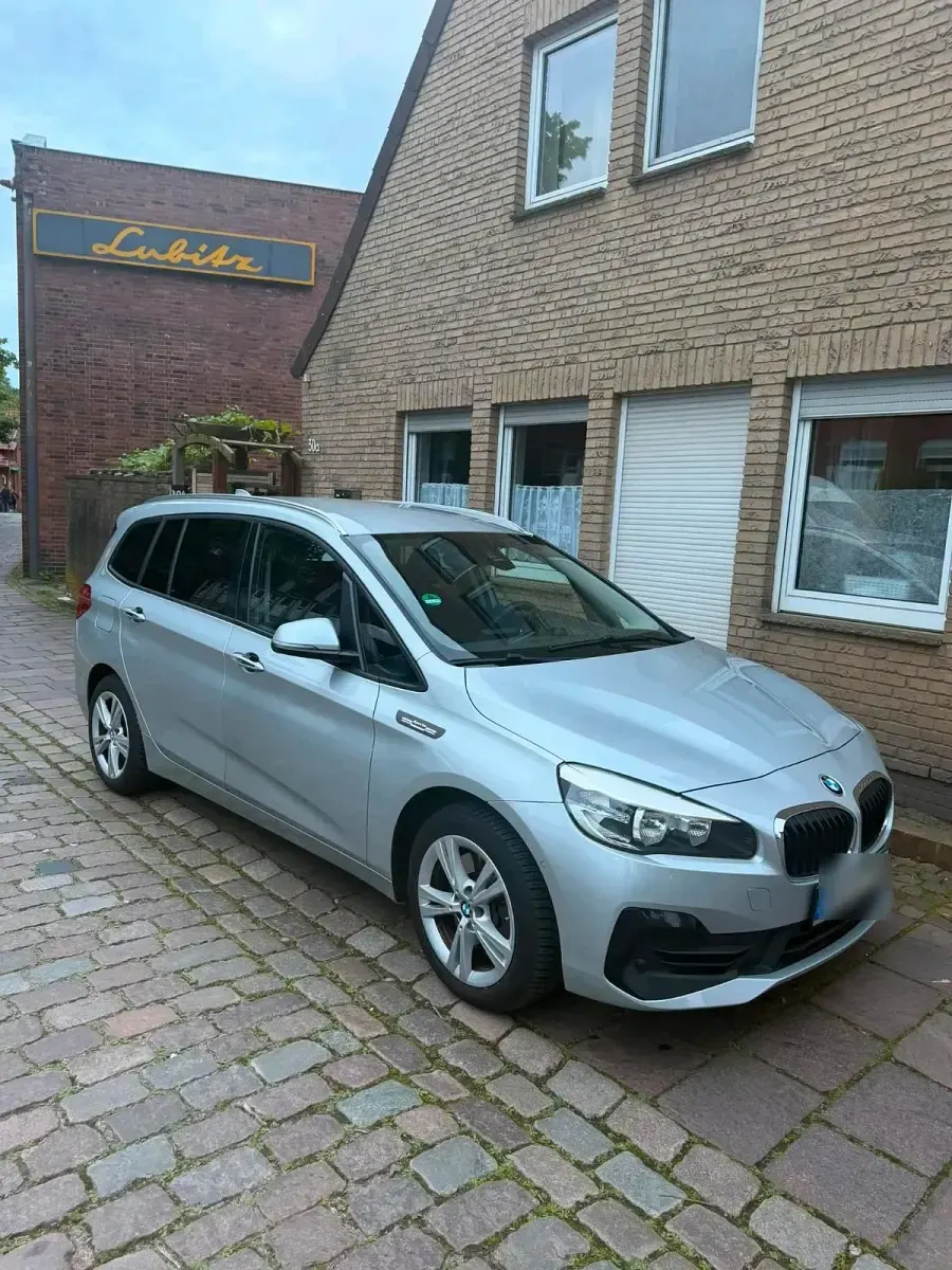 Gebraucht BMW 218 150 PS (110 kW) 2018 Silber Van / Kleinbus