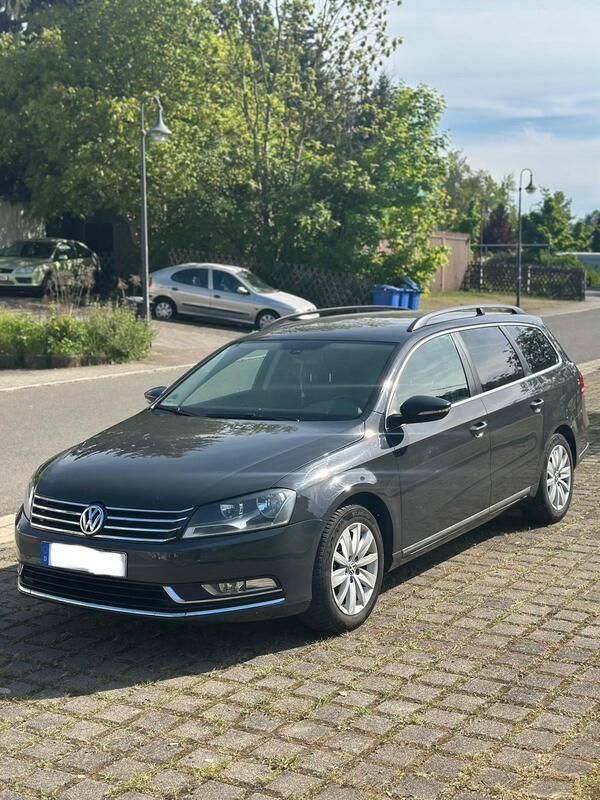 Grau Gebraucht 2012 VW Passat Kombi | 7.400 € (Fairer Preis) - Bild 1/4