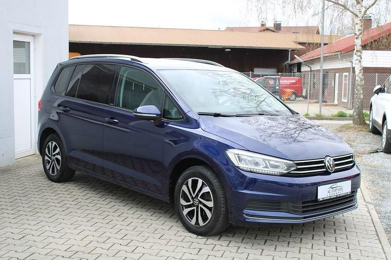 Gebraucht VW Touran Active 122 PS (89 kW) 2023 Blau Van / Kleinbus